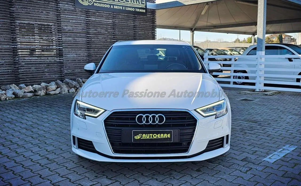 Photo 1 : Audi A3 2019 Diesel