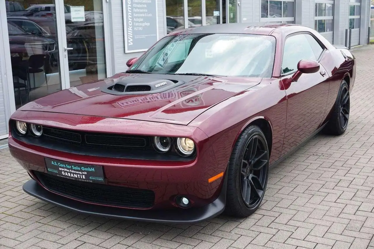 Photo 1 : Dodge Challenger 2020 Essence