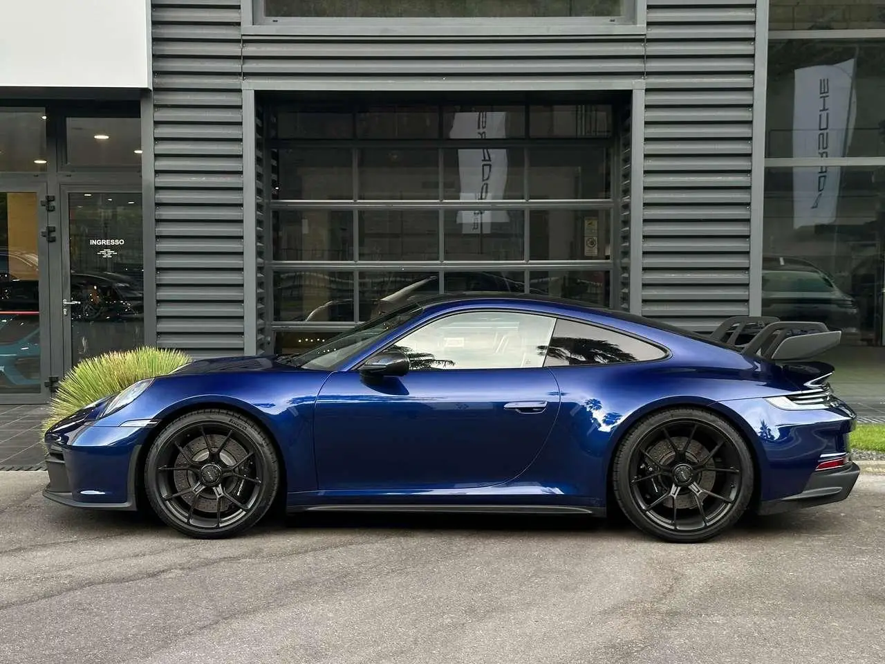 Photo 1 : Porsche 992 2022 Essence