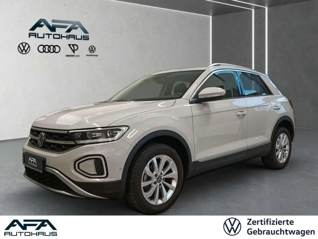 Photo 1 : Volkswagen T-roc 2023 Essence