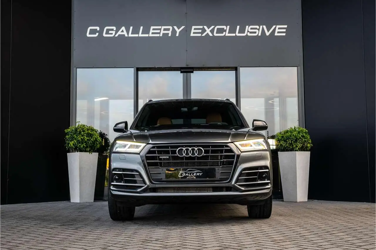 Photo 1 : Audi Q5 2020 Hybride