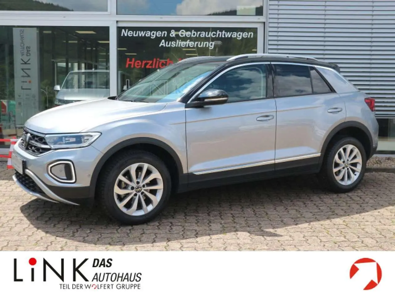 Photo 1 : Volkswagen T-roc 2023 Petrol