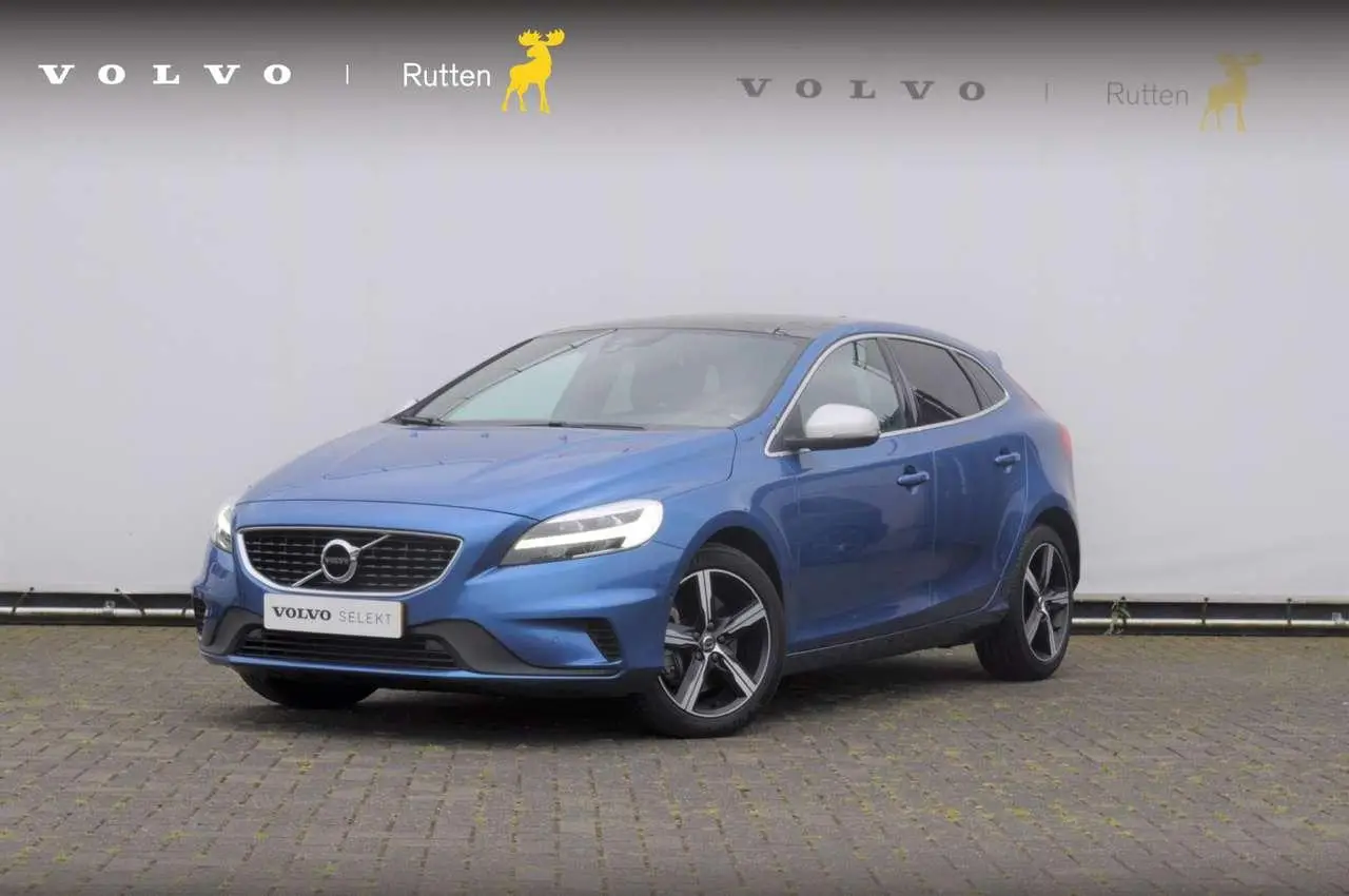 Photo 1 : Volvo V40 2020 Essence