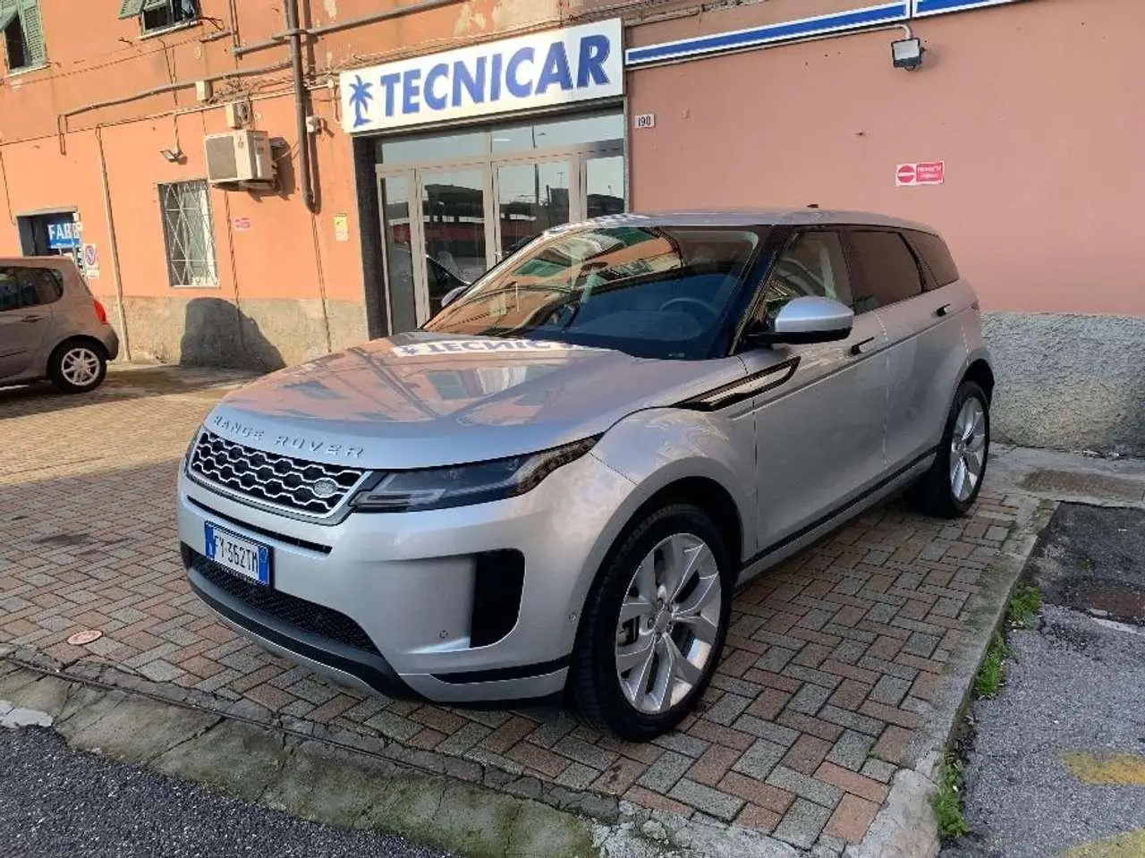 Photo 1 : Land Rover Range Rover Evoque 2019 Hybrid