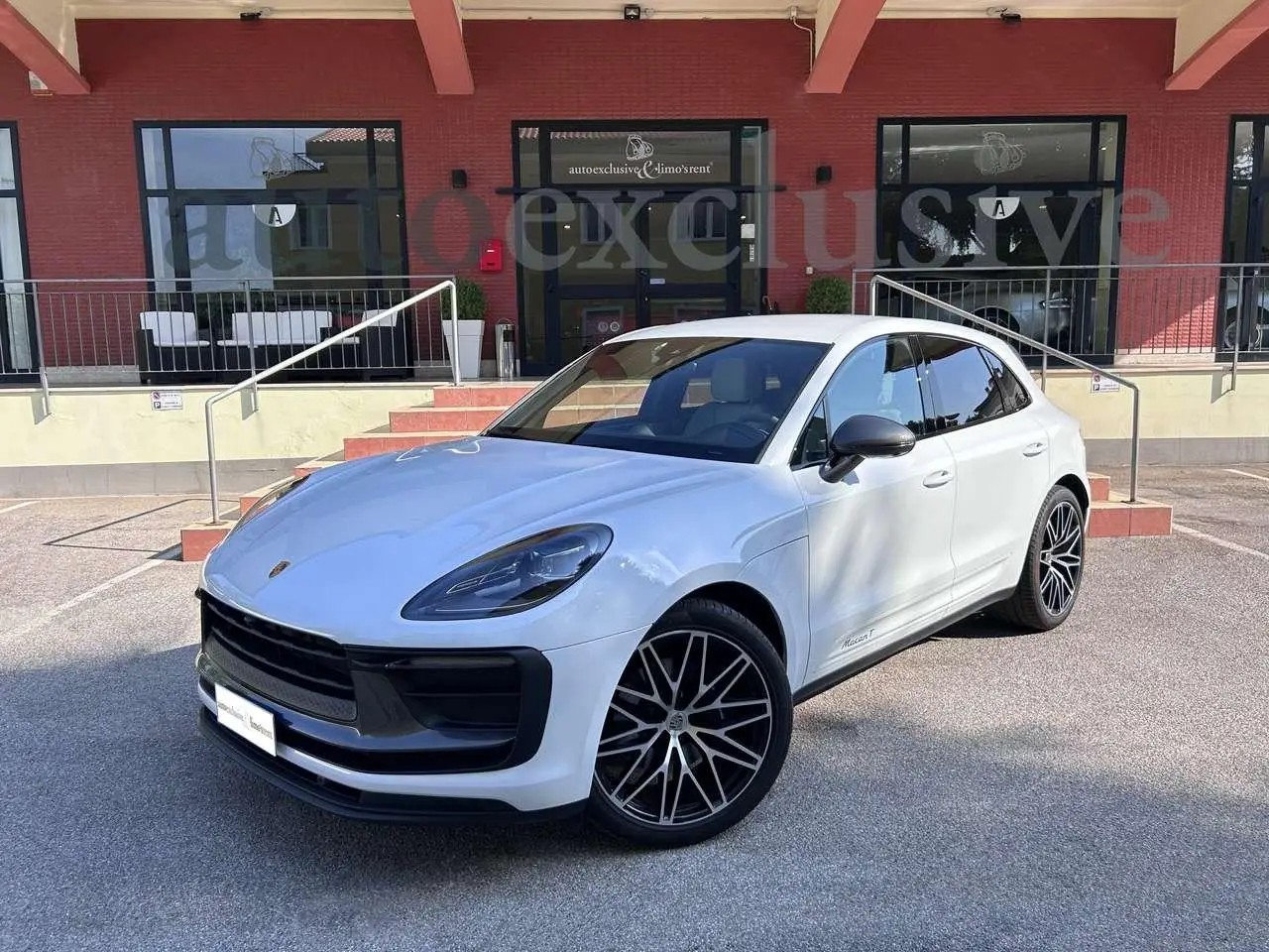 Photo 1 : Porsche Macan 2024 Essence