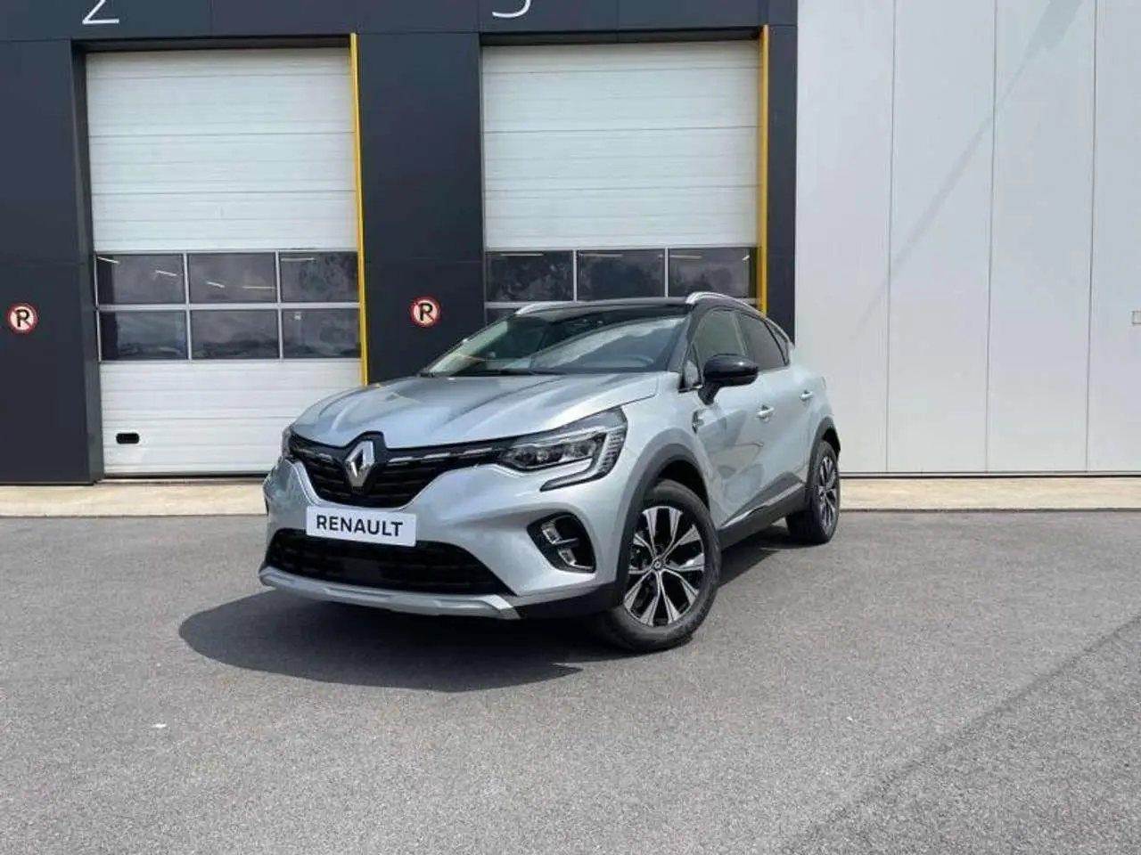 Photo 1 : Renault Captur 2023 Essence