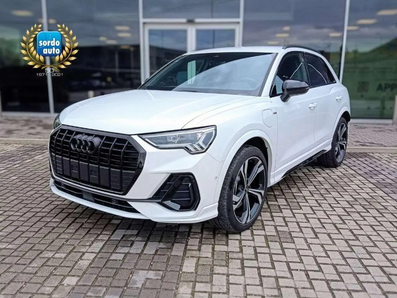 Photo 1 : Audi Q3 2023 Hybride