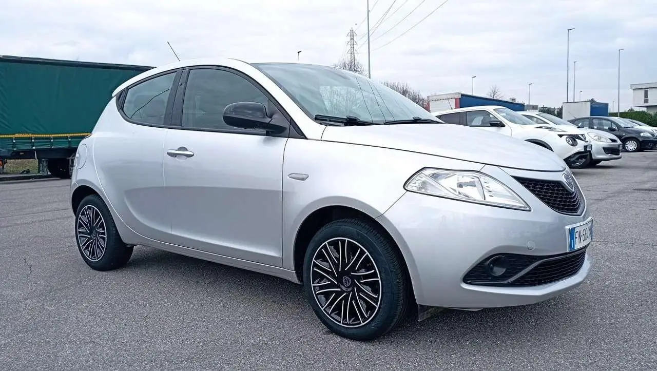 Photo 1 : Lancia Ypsilon 2018 Essence