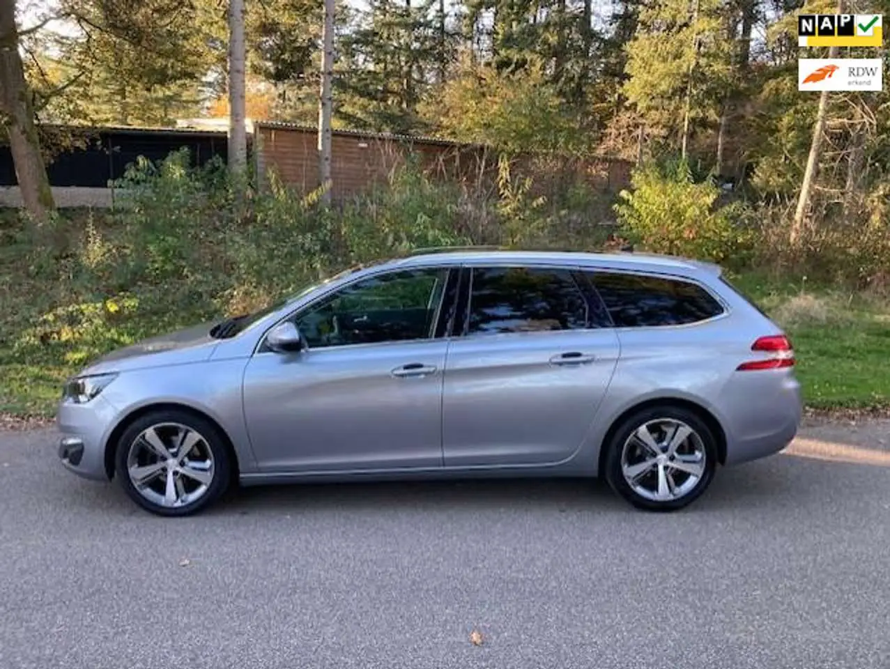 Photo 1 : Peugeot 308 2015 Essence