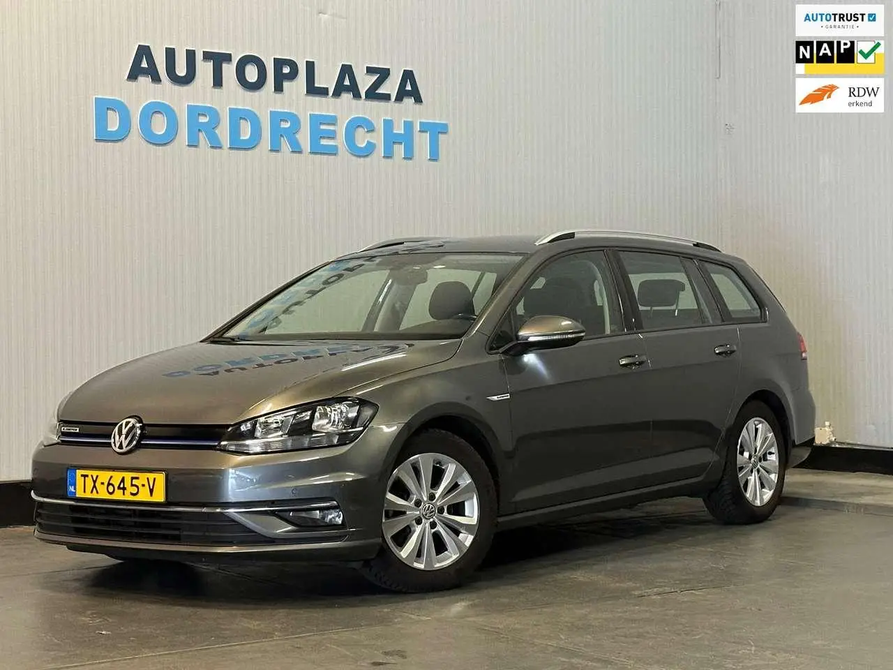 Photo 1 : Volkswagen Golf 2018 Petrol