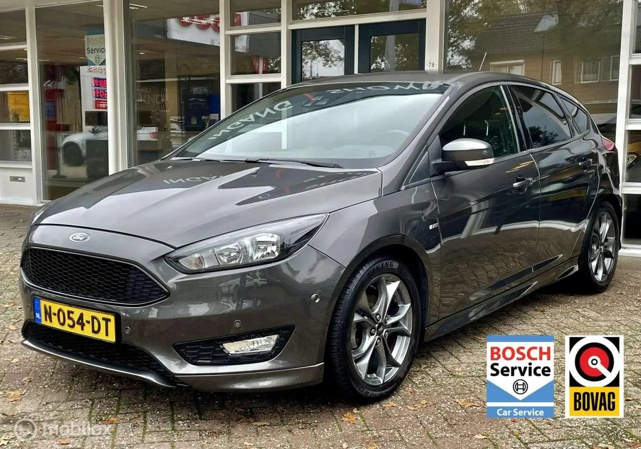 Photo 1 : Ford Focus 2018 Petrol