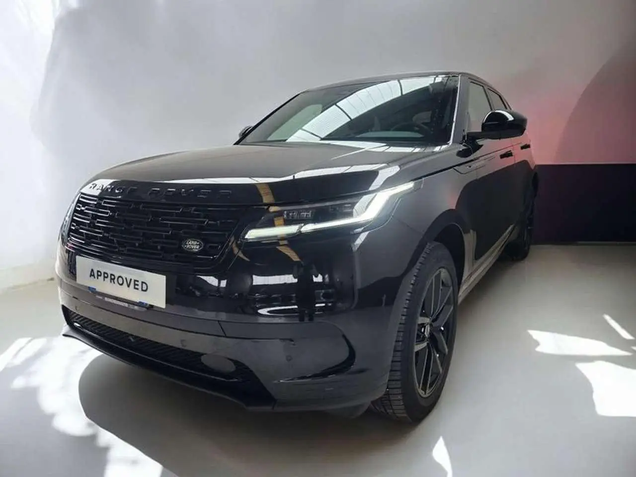 Photo 1 : Land Rover Range Rover Velar 2024 Hybrid