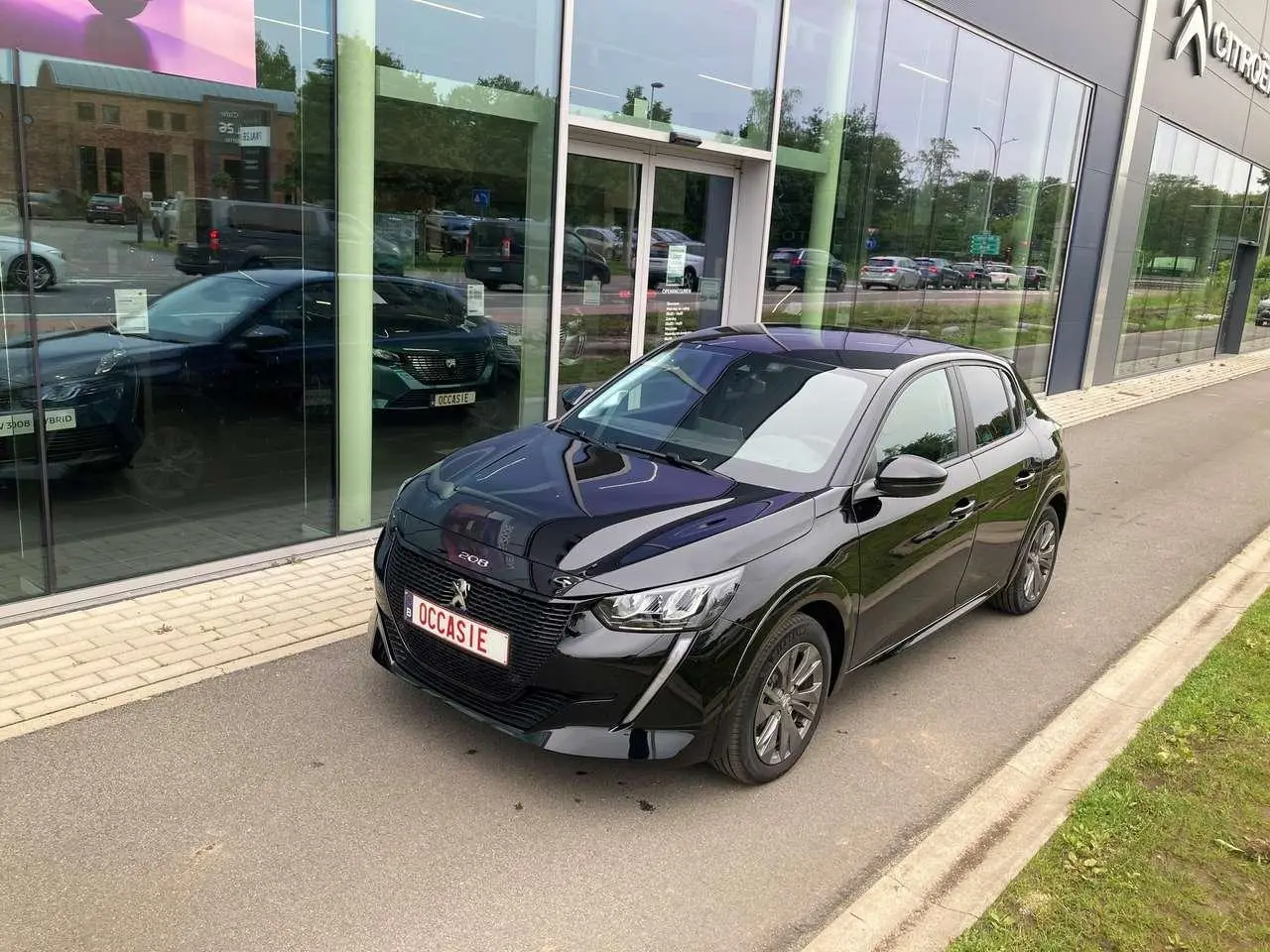 Photo 1 : Peugeot 208 2023 Électrique