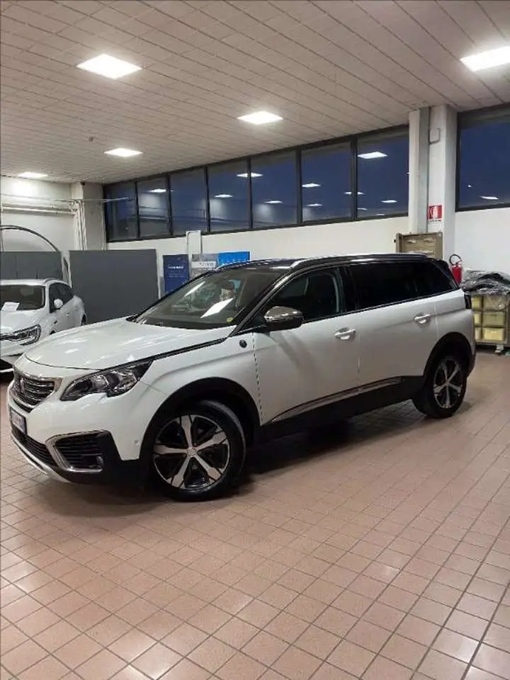 Photo 1 : Peugeot 5008 2020 Diesel