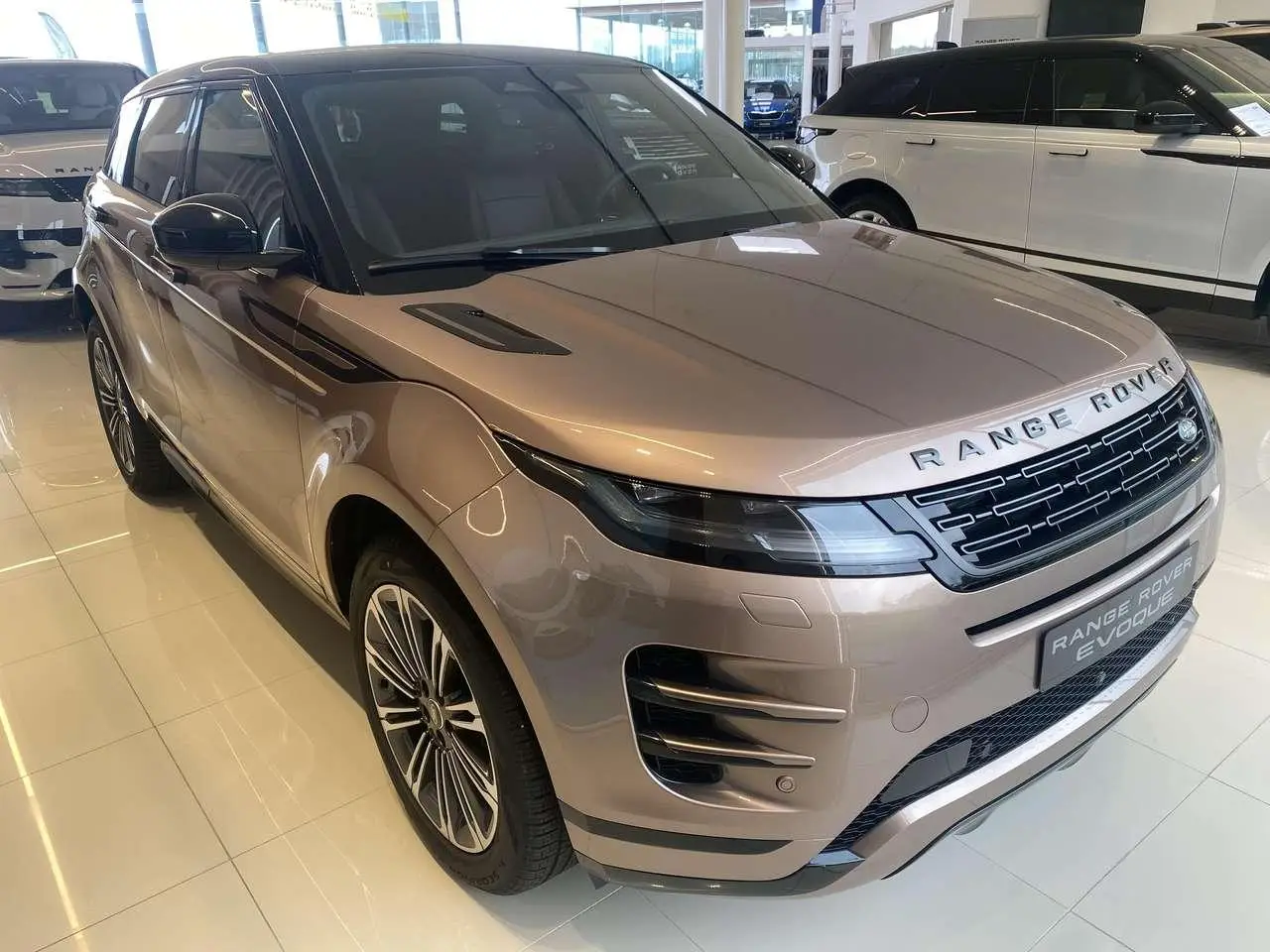 Photo 1 : Land Rover Range Rover Evoque 2024 Hybride