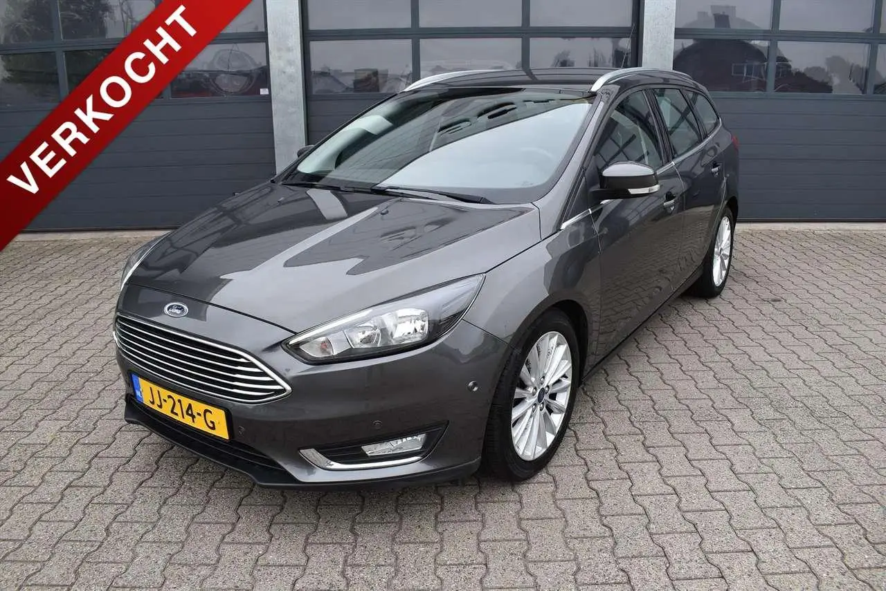 Photo 1 : Ford Focus 2016 Petrol