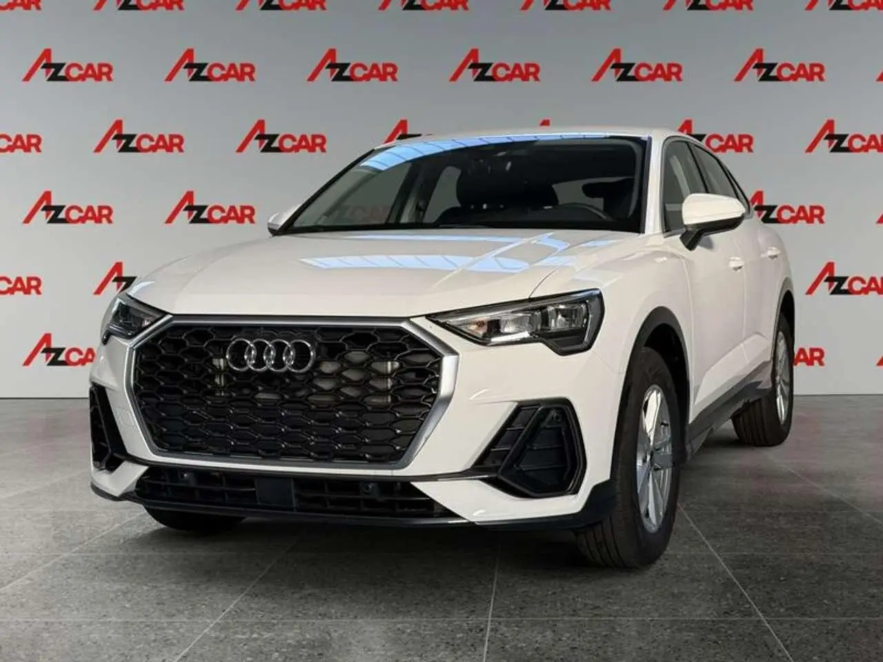 Photo 1 : Audi Q3 2024 Hybrid