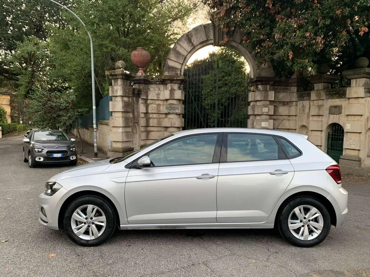 Photo 1 : Volkswagen Polo 2019 Petrol