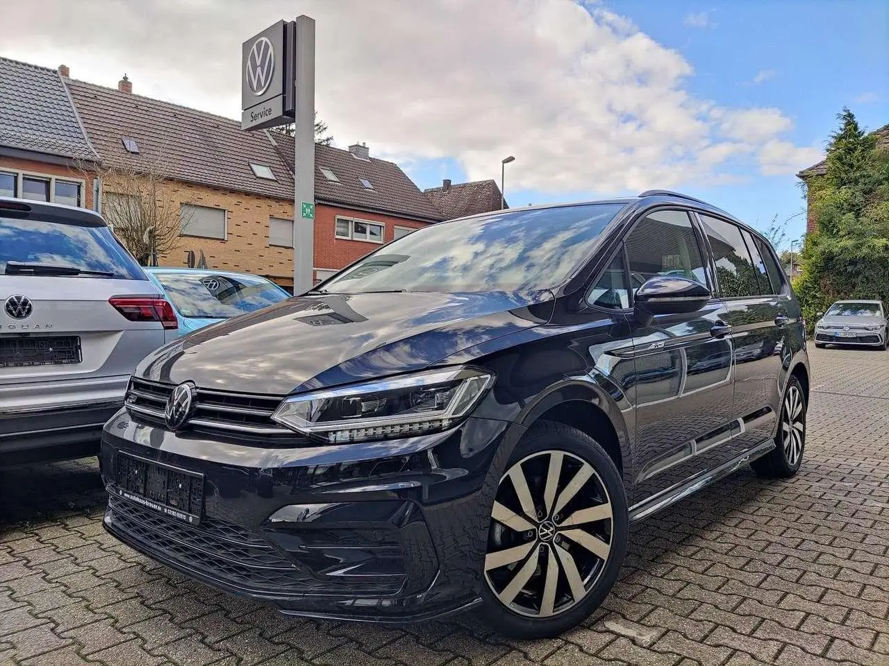 Photo 1 : Volkswagen Touran 2023 Petrol