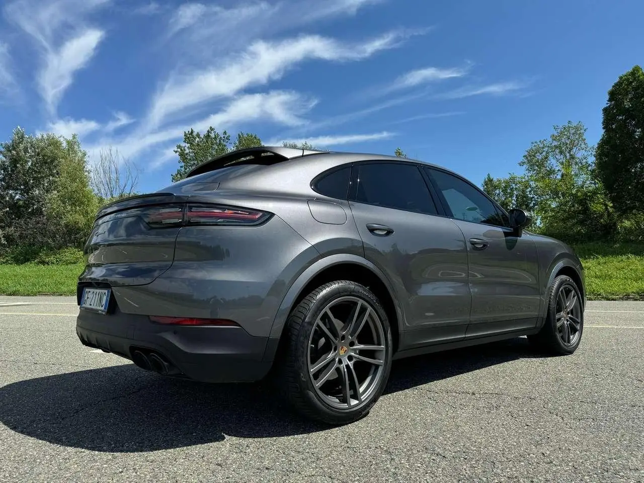 Photo 1 : Porsche Cayenne 2021 Petrol