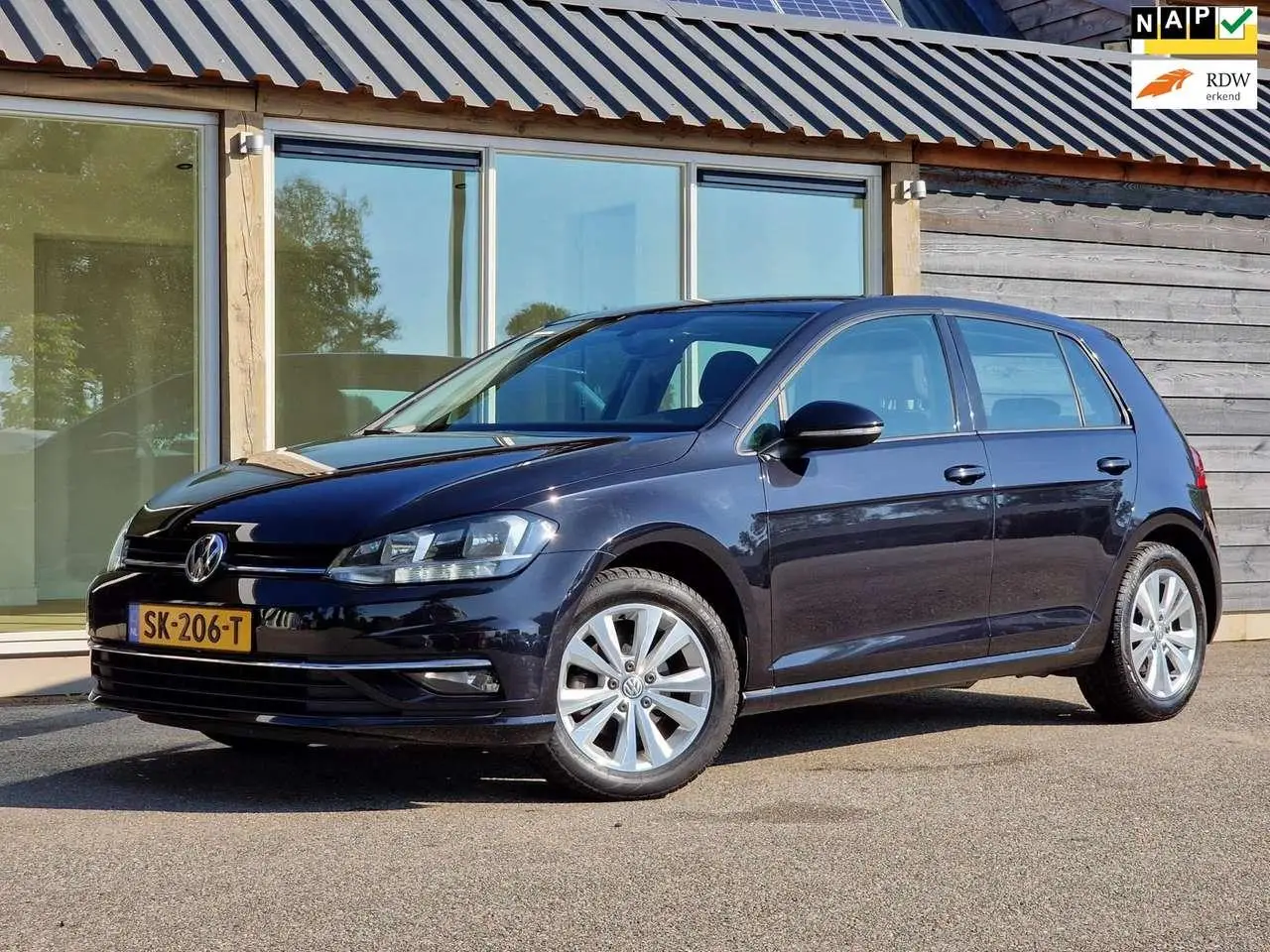 Photo 1 : Volkswagen Golf 2018 Petrol