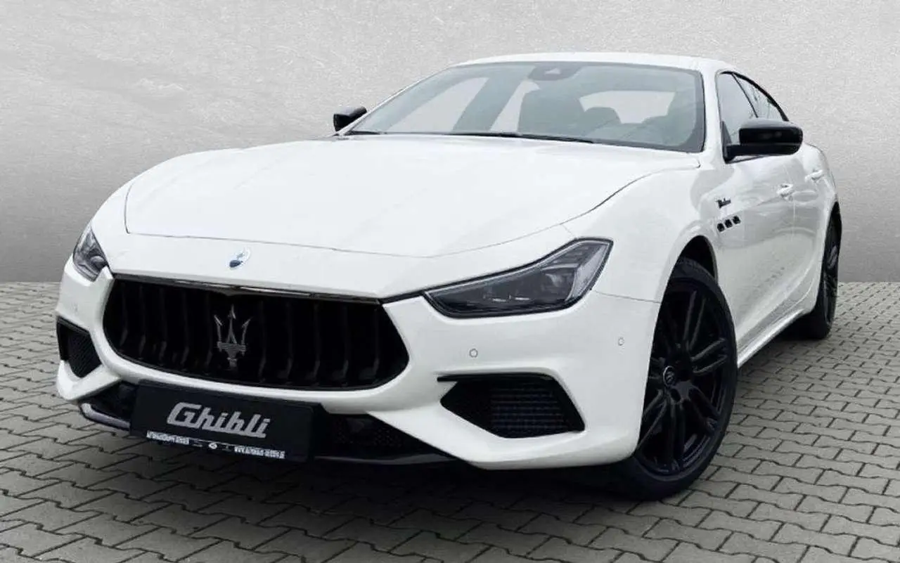 Photo 1 : Maserati Ghibli 2022 Essence