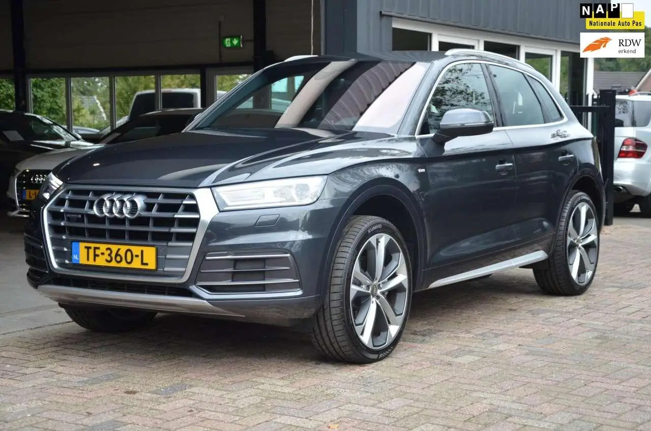 Photo 1 : Audi Q5 2018 Petrol