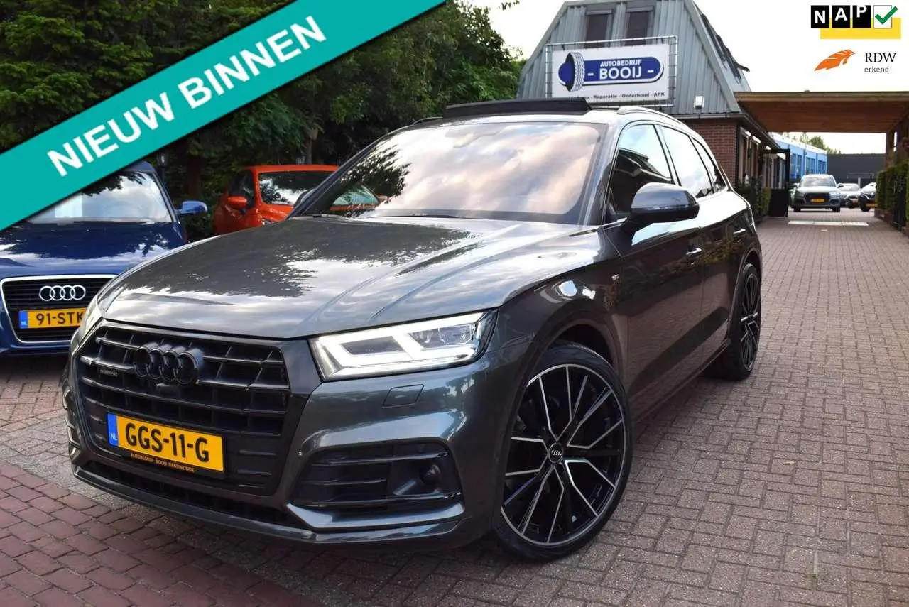 Photo 1 : Audi Q5 2020 Hybrid