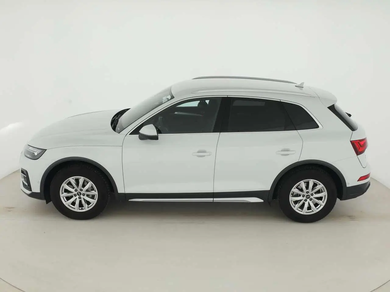 Photo 1 : Audi Q5 2023 Diesel