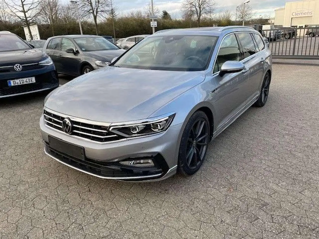 Photo 1 : Volkswagen Passat 2023 Essence