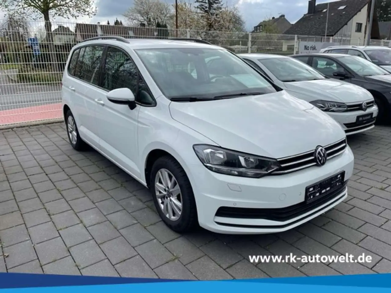 Photo 1 : Volkswagen Touran 2022 Essence