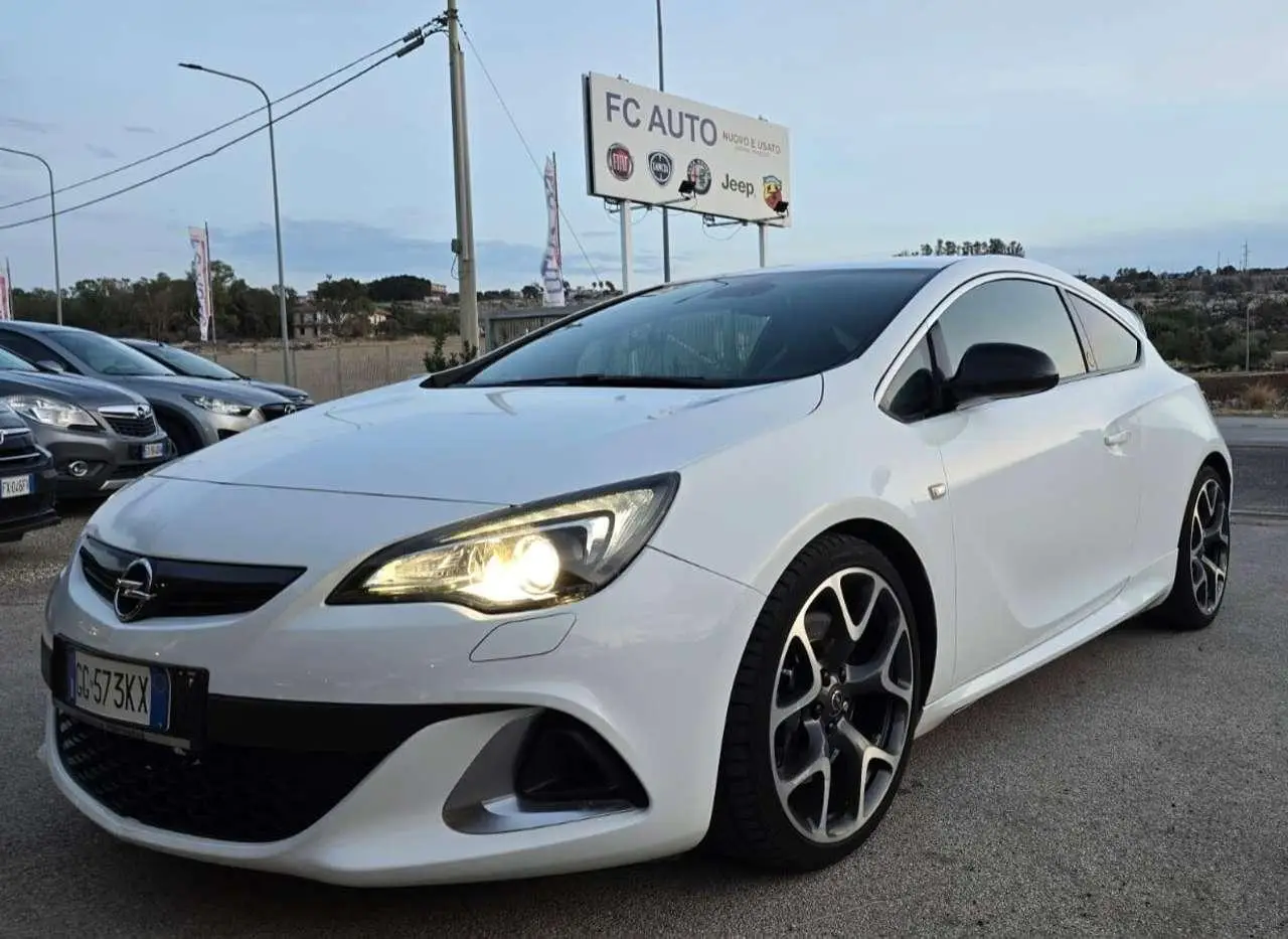 Photo 1 : Opel Astra 2015 Essence