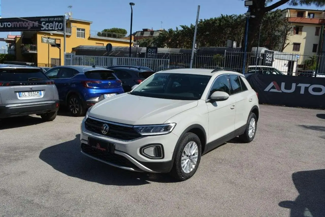 Photo 1 : Volkswagen T-roc 2023 Essence