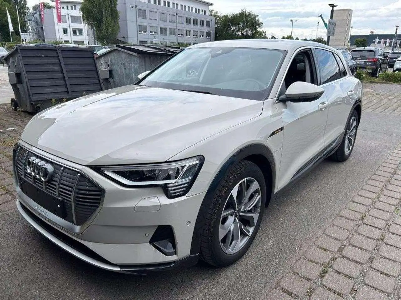 Photo 1 : Audi E-tron 2021 Électrique