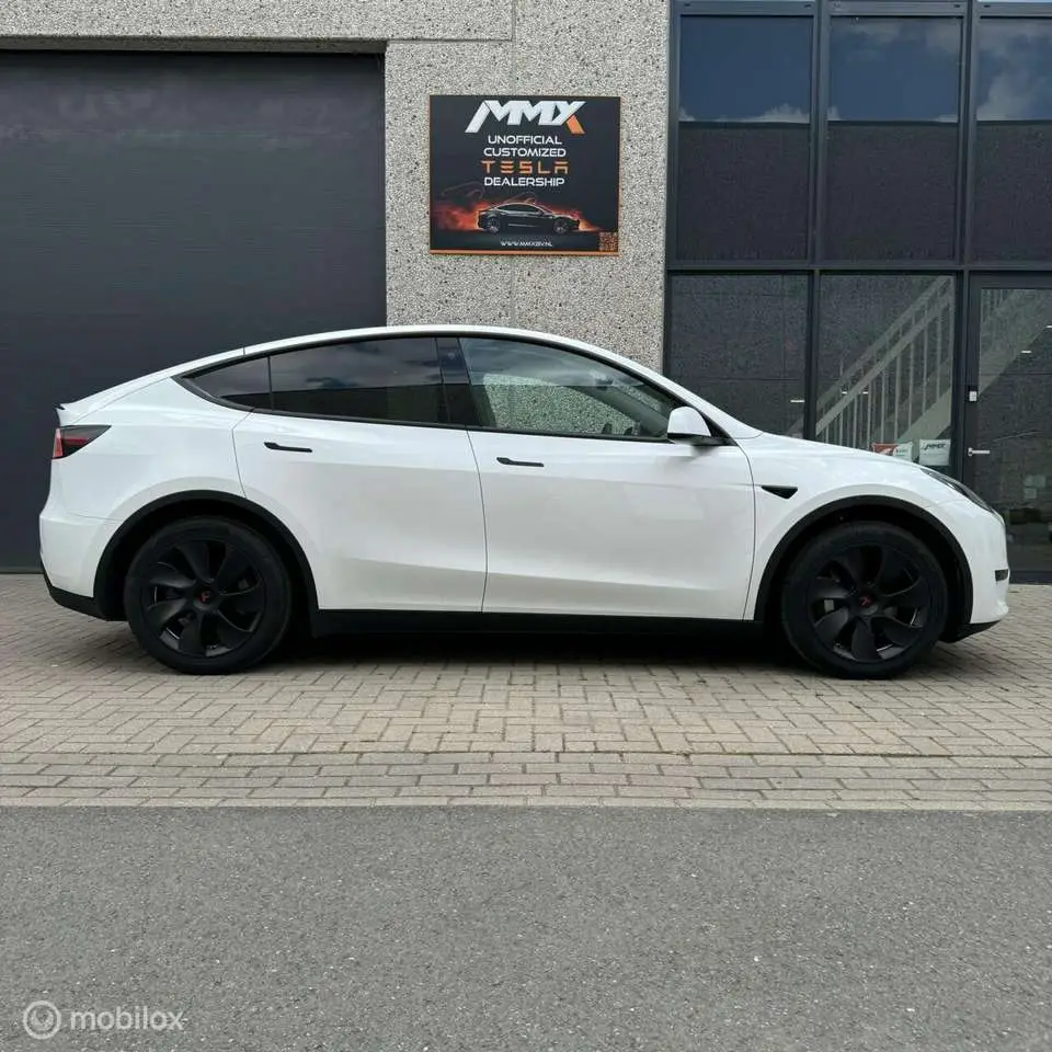 Photo 1 : Tesla Model Y 2023 Electric