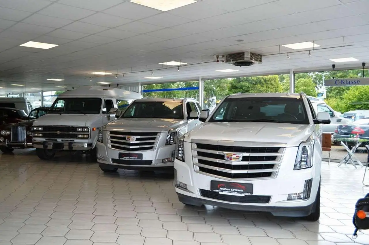 Photo 1 : Cadillac Escalade 2019 Petrol