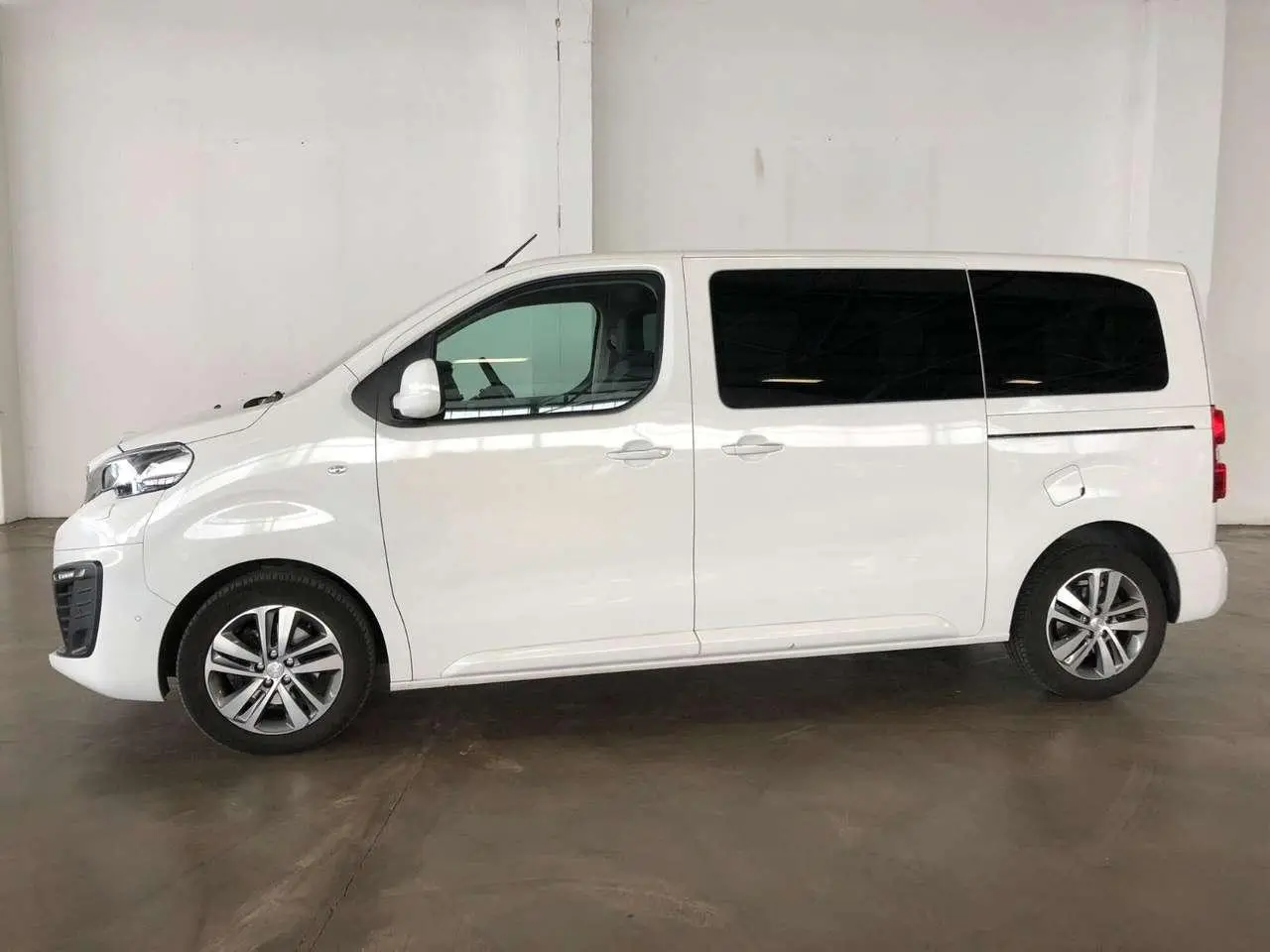 Photo 1 : Peugeot Traveller 2018 Diesel