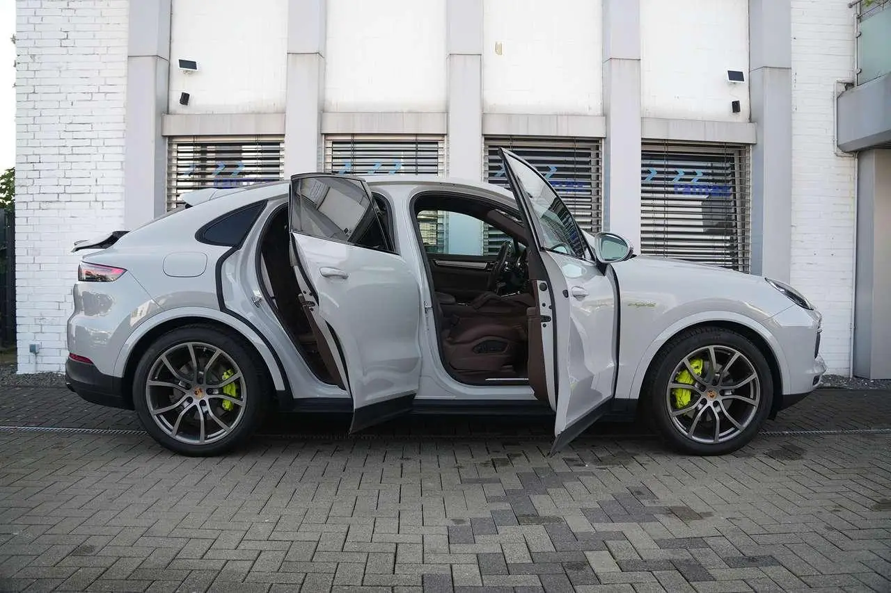 Photo 1 : Porsche Cayenne 2022 Hybrid