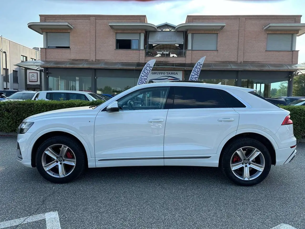 Photo 1 : Audi Q8 2019 Hybride