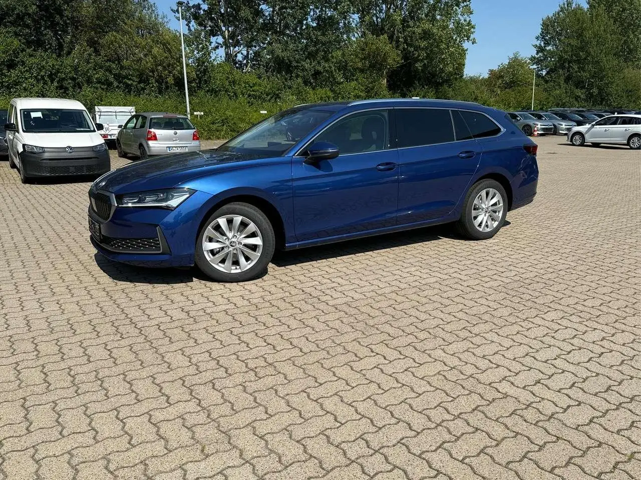 Photo 1 : Skoda Superb 2024 Petrol