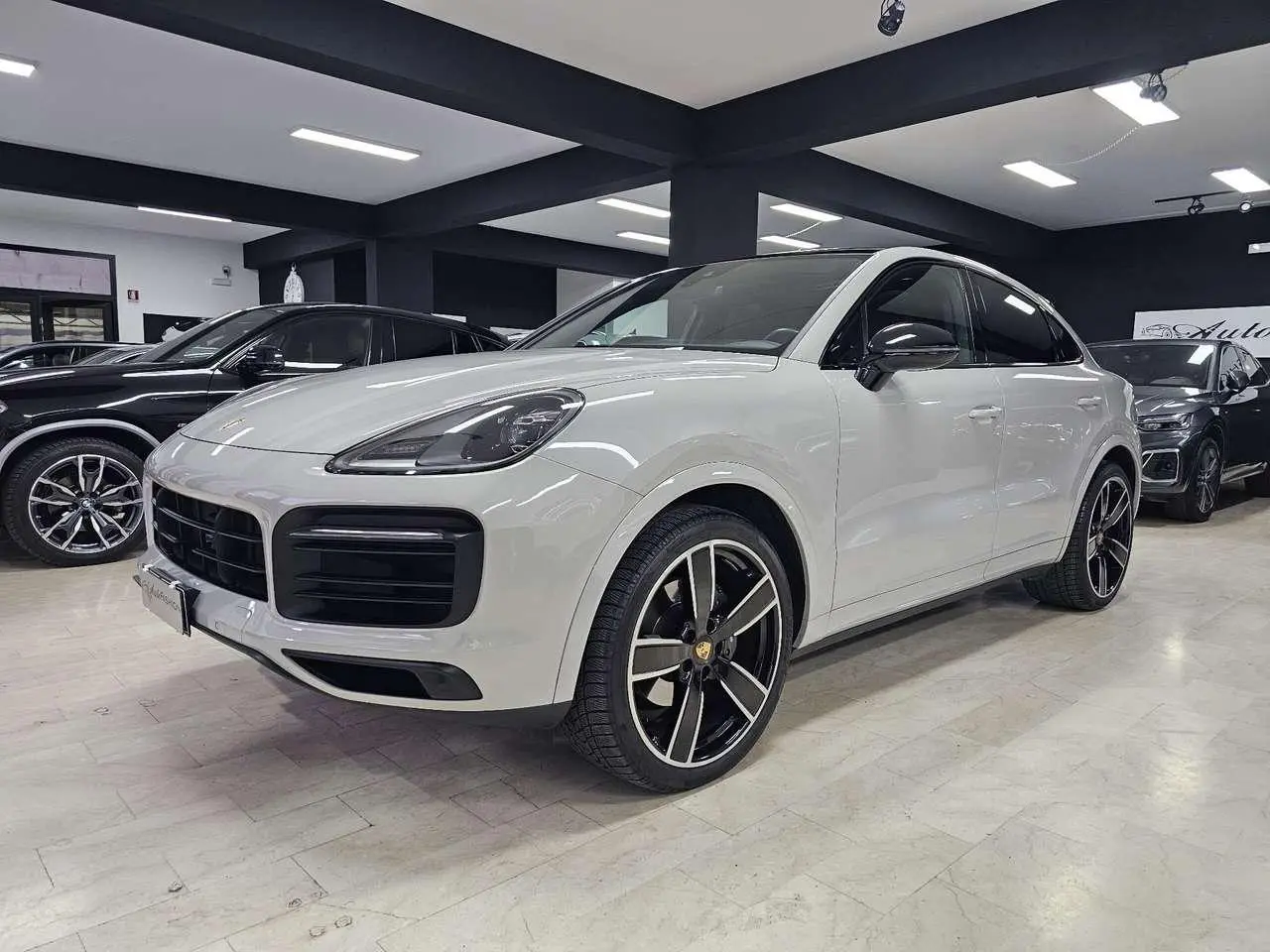 Photo 1 : Porsche Cayenne 2020 Petrol