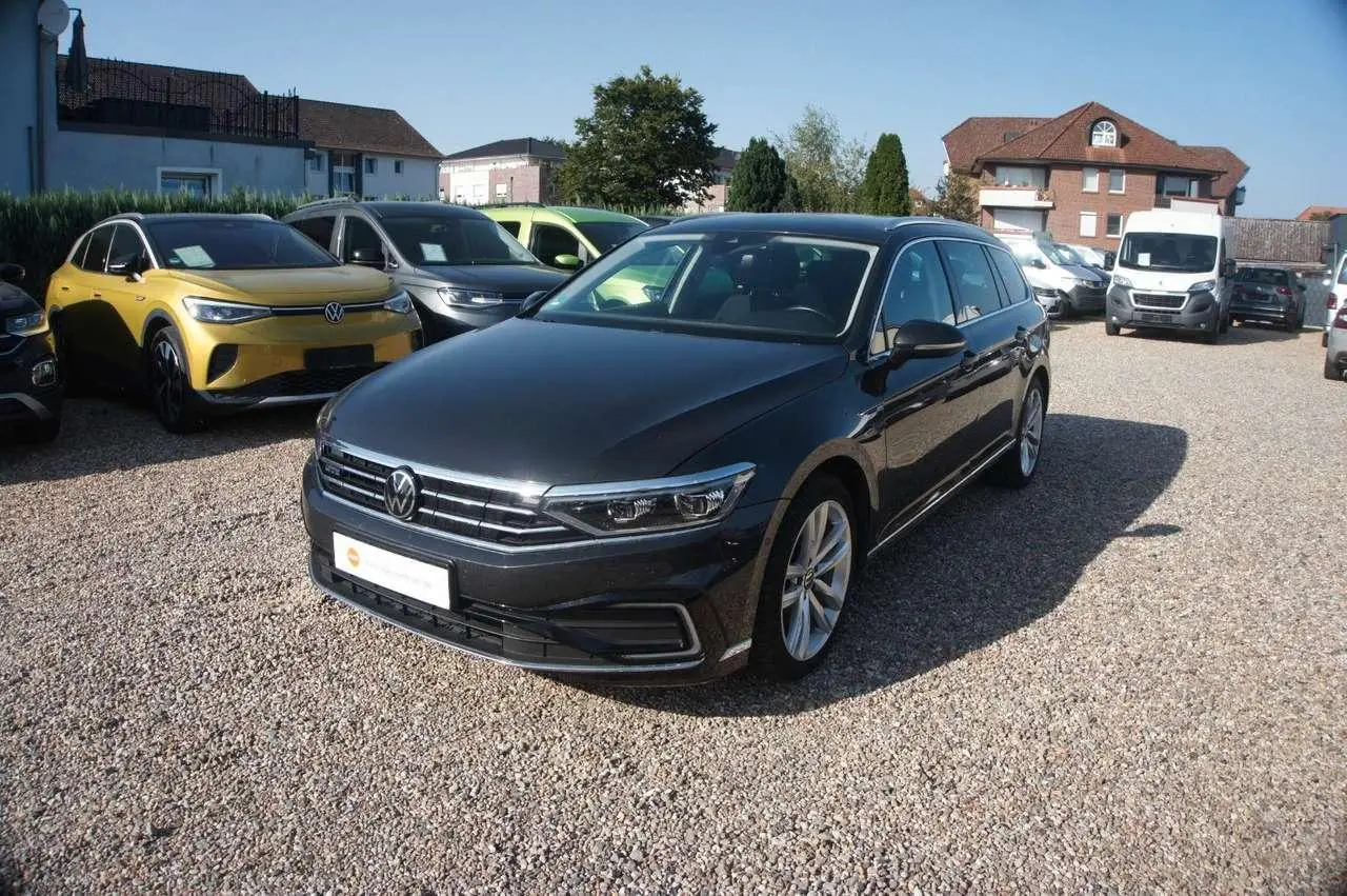 Photo 1 : Volkswagen Passat 2021 Hybrid