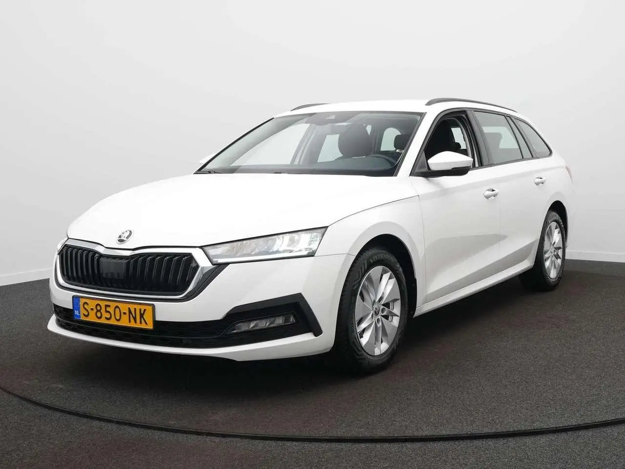 Photo 1 : Skoda Octavia 2023 Petrol