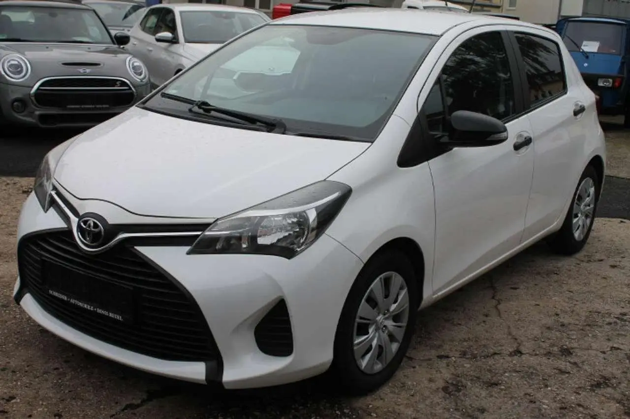 Photo 1 : Toyota Yaris 2016 Petrol