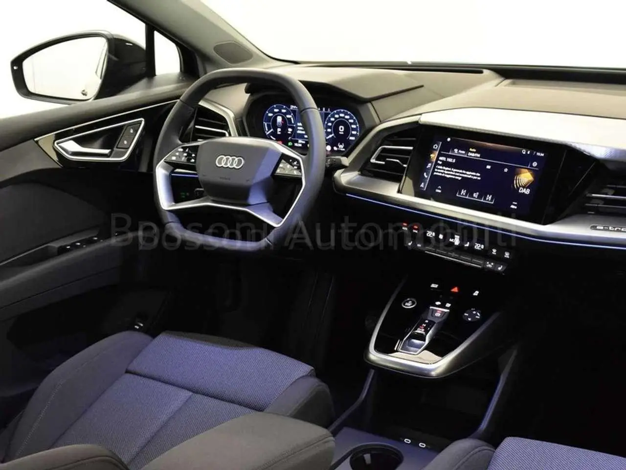 Photo 1 : Audi Q4 2021 Électrique