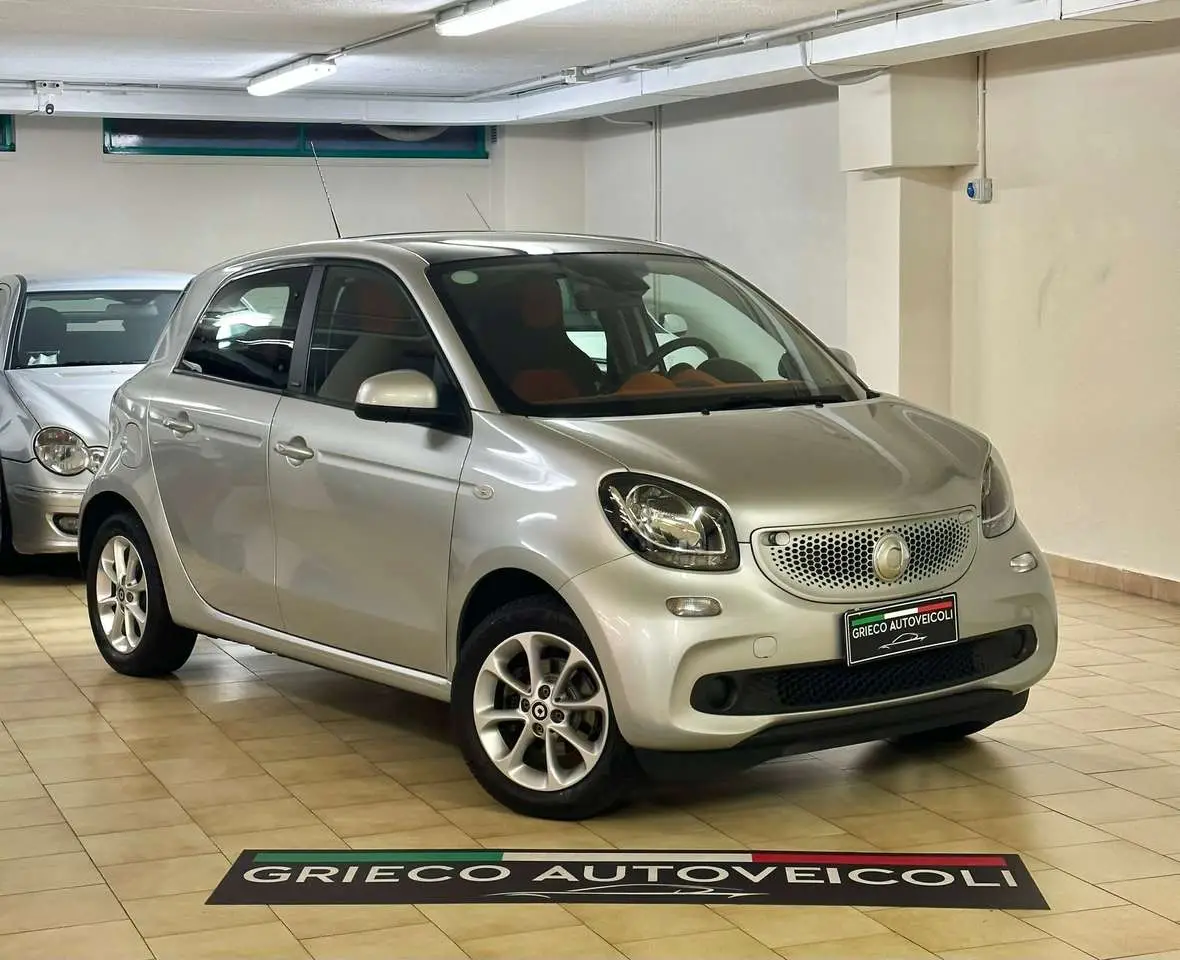 Photo 1 : Smart Forfour 2015 Petrol