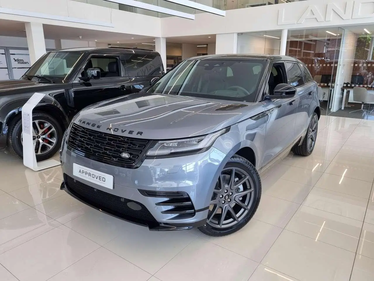 Photo 1 : Land Rover Range Rover Velar 2024 Hybrid