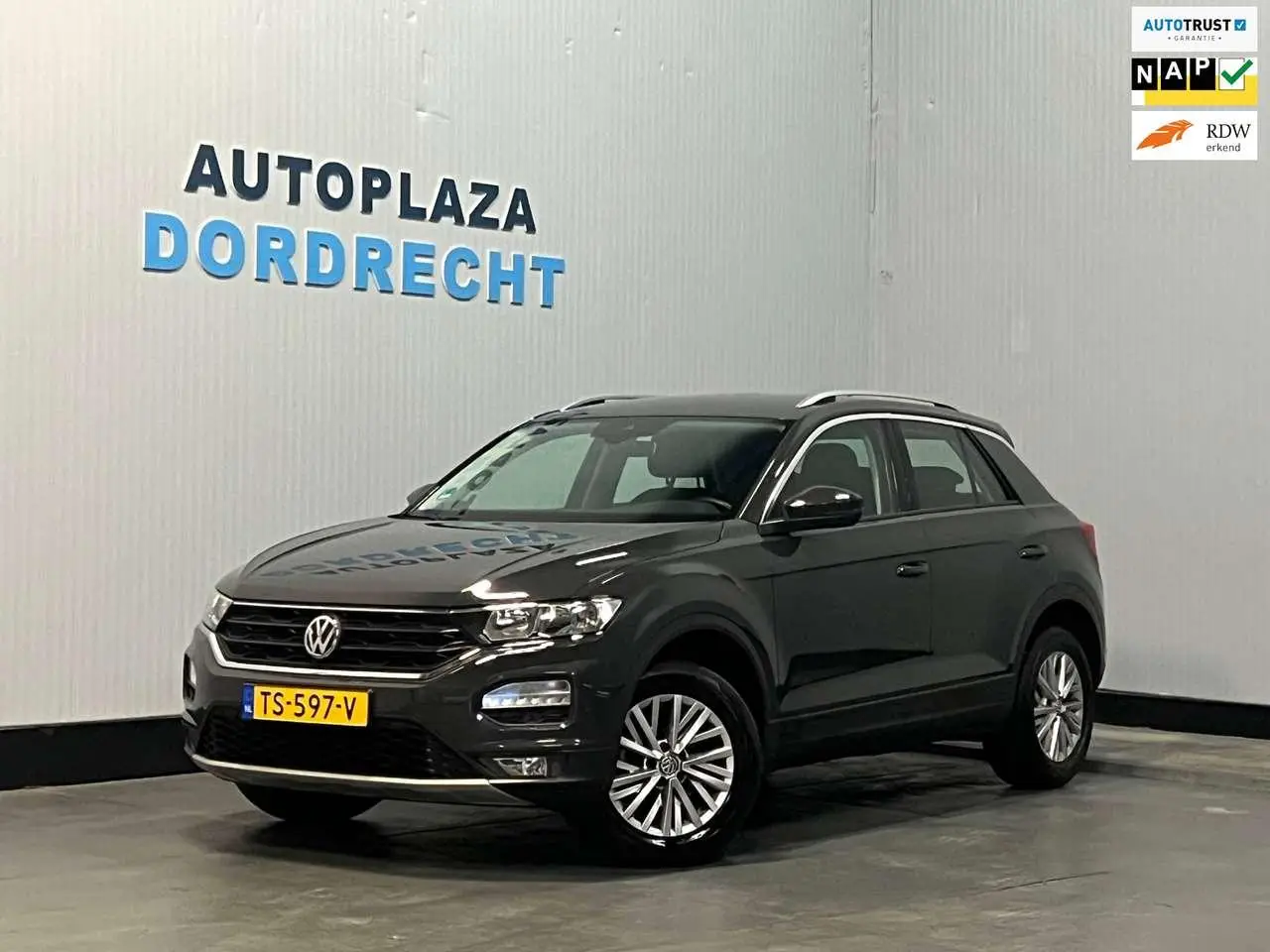 Photo 1 : Volkswagen T-roc 2018 Essence