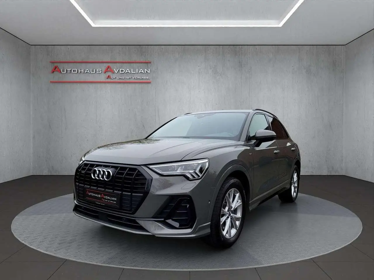 Photo 1 : Audi Q3 2019 Essence