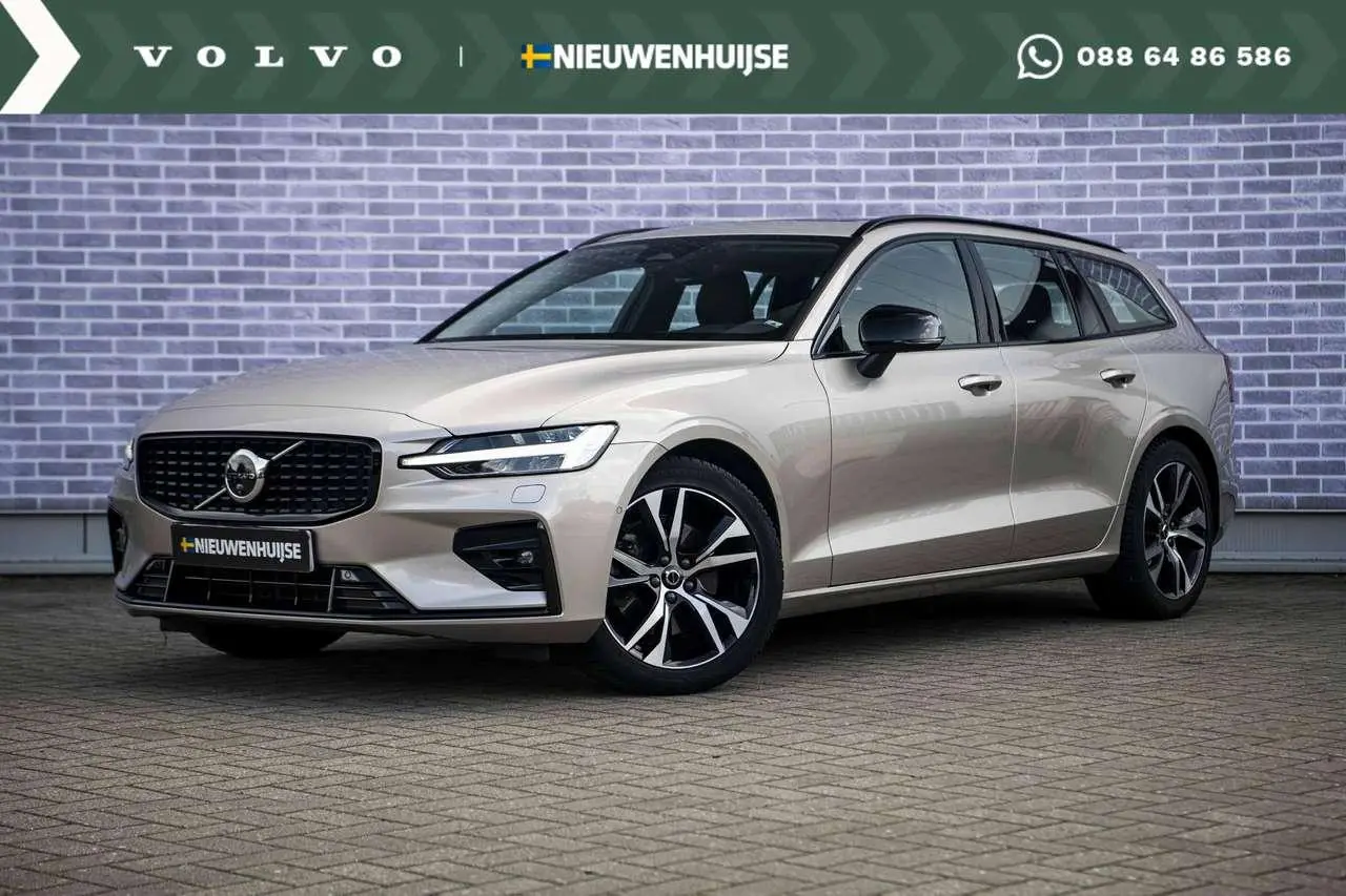 Photo 1 : Volvo V60 2023 Essence